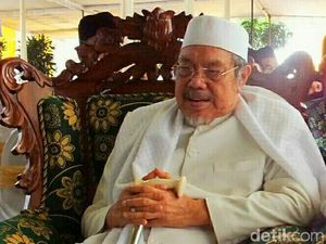KH Tolchah Hasan Sosok Kiai Penggerak Pendidikan dan Organisatoris KH Tolchah Hasan Sosok Kiai Penggerak Pendidikan dan Organisatoris