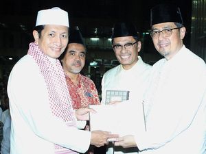 Yayasan Muslim Sinar Mas Wakafkan Alquran ke Masjid Istiqlal