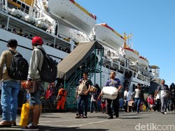 Ribuan Pemudik Gratis Padati Pelabuhan Tanjung Perak