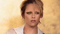 Foto: Gaya Baru Kristen Stewart dengan Alis Botak, Yay or Nay?