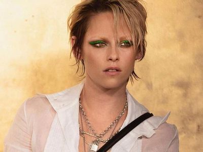 Foto: Gaya Baru Kristen Stewart dengan Alis Botak, Yay or Nay?