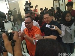 Berbaju Tahanan-Tangan Terborgol, Mustofa Nahra: Alhamdulillah Sehat