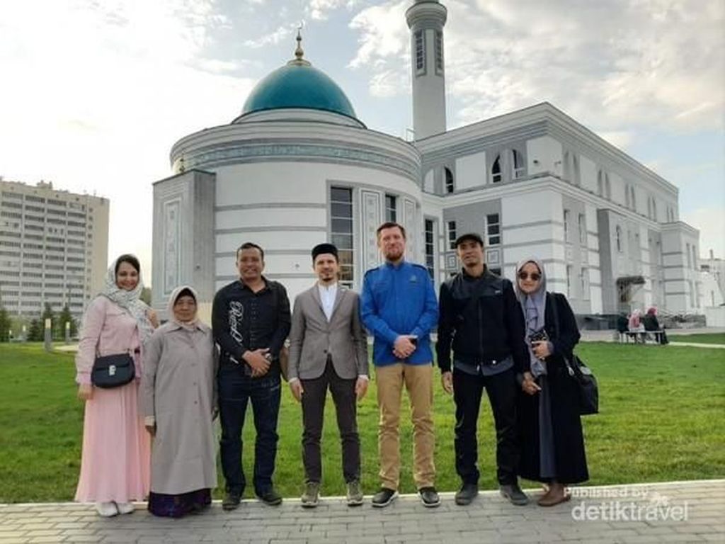 Asyiknya Tarawih Keliling di Mantan Negeri Komunis Asyiknya Tarawih Keliling di Mantan Negeri Komunis