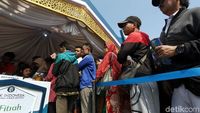 Penukaran Uang di Rest Area Tol Cikampek Membludak
