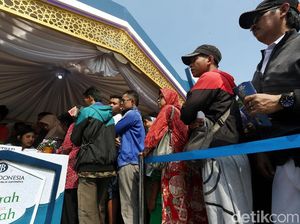 Penukaran Uang di Rest Area Tol Cikampek Membludak