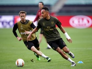 Jelang Final Liga Europa, Aubameyang Jatuh Hingga Tangannya Sakit?