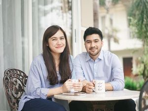 Cantiknya Annissa Soebandono Saat Ngopi dan Makan Enak