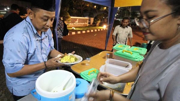 Berbagi Kebahagiaan Ramadhan Lewat Buka Puasa Gratis
