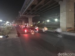 Pemudik Motor Mulai Terlihat di Jalan Kalimalang