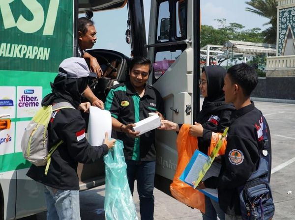 Milenial KLHK Bantu Atasi Sampah di Jalur Mudik
