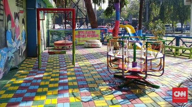 Taman bermain di Terminal Kampung Rambutan.