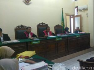 Tiga Muncikari Vanessa Angel Divonis 5 Bulan Penjara Tiga Muncikari Vanessa Angel Divonis 5 Bulan Penjara