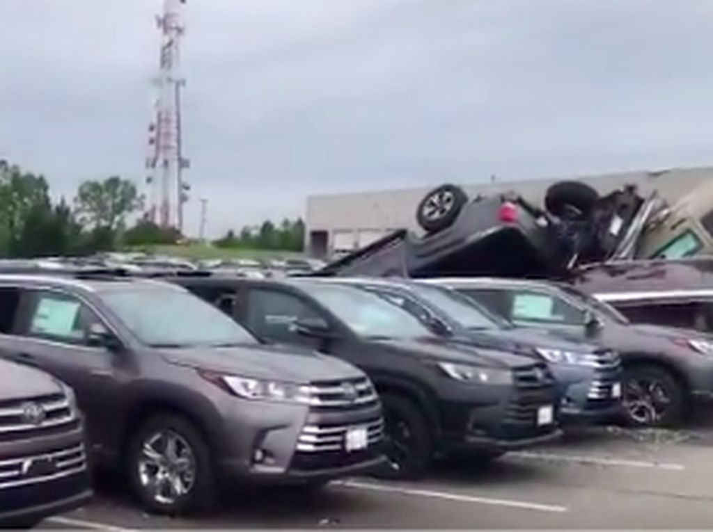 500 Mobil Baru di Diler Toyota dan Chevrolet Berterbangan 500 Mobil Baru di Diler Toyota dan Chevrolet Berterbangan