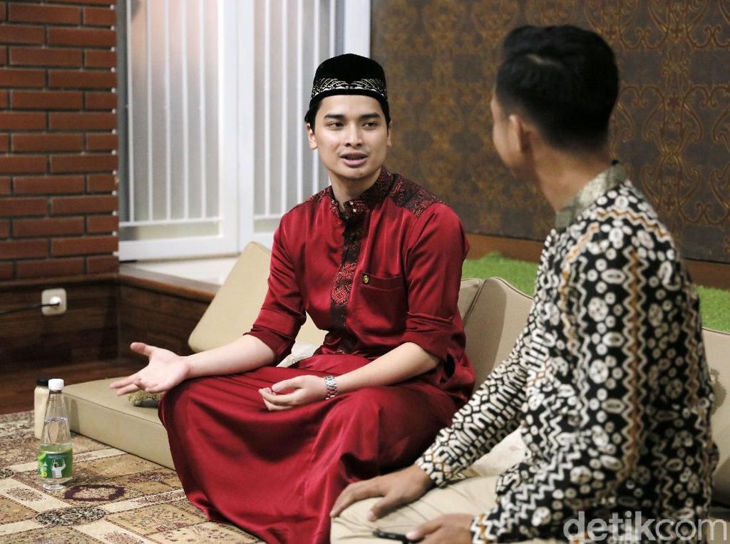 Kenangan Alvin Diminta Menikah Mendiang Arifin Ilham Usai Dagang Kenangan Alvin Diminta Menikah Mendiang Arifin Ilham Usai Dagang