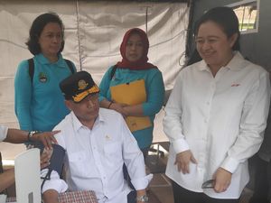 Tinjau Pos Pelayanan Limbangan, Para Menteri Cek Tensi Darah