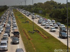 Pembatas Jalan Tol Harus Panjang dan Terlihat Mata Pengendara Pembatas Jalan Tol Harus Panjang dan Terlihat Mata Pengendara