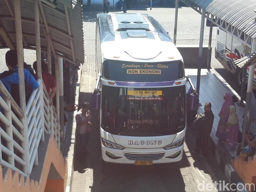 300 Bus Cadangan Disiapkan Antisipasi Lonjakan di Terminal Purabaya 300 Bus Cadangan Disiapkan Antisipasi Lonjakan di Terminal Purabaya
