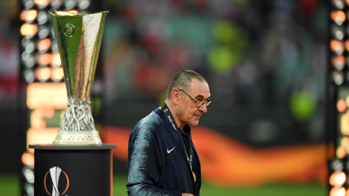 Maurizio Sarri ingin bertahan di Chelsea. (Foto: Shaun Botterill/Getty Images)
