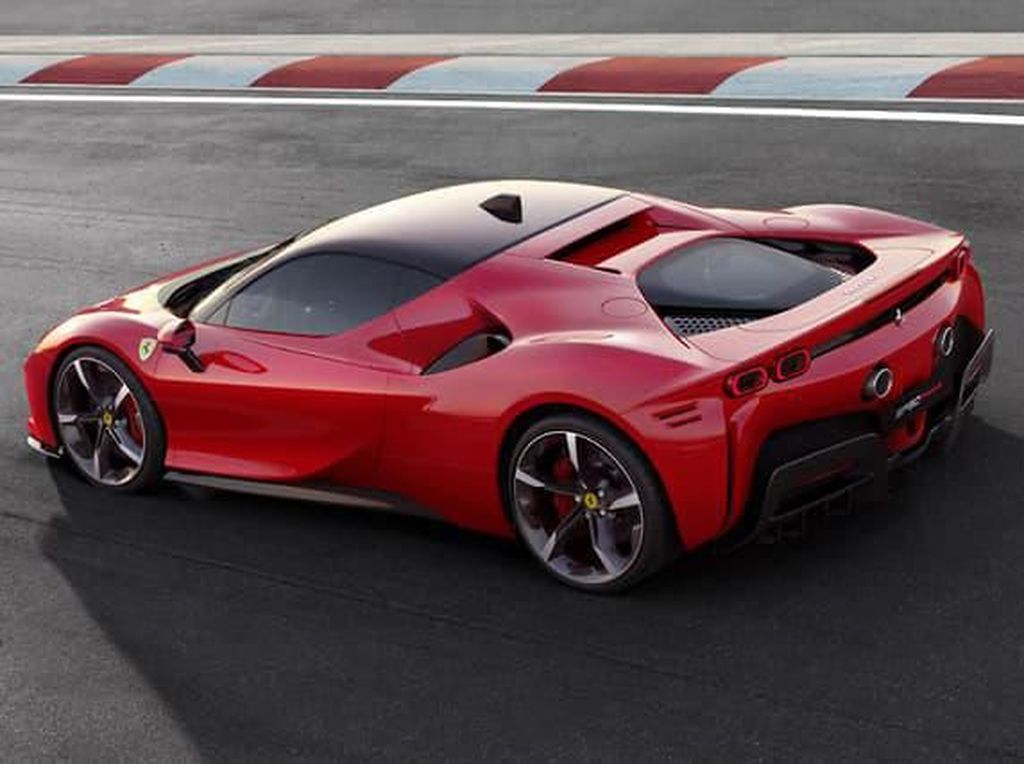 Ferrari Tidak Akan Bikin Supercar Listrik Sebelum Teknologi Elektrifikasi Lebih Maju Ferrari Tidak Akan Bikin Supercar Listrik Sebelum Teknologi Elektrifikasi Lebih Maju