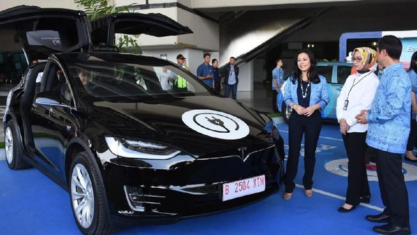 Taksi Listrik Blue Bird Hadir di Bandara Soetta