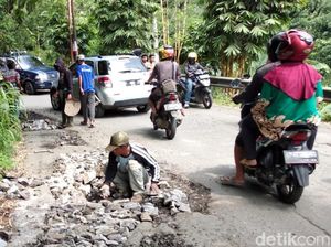 Perbaikan Jalan Rusak di Sukabumi Dikebut, Target Selesai H-3 Lebaran