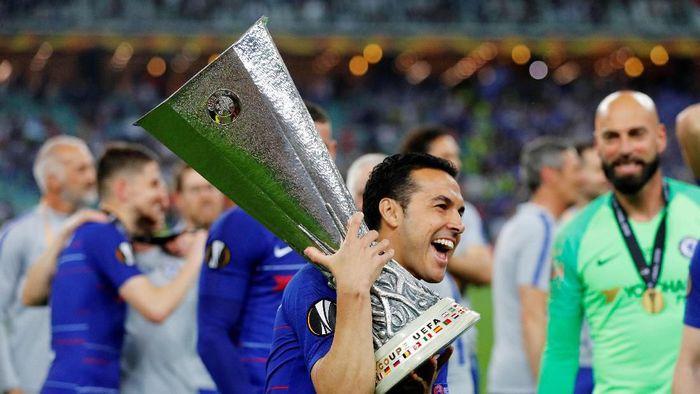 Koleksi trofi mayor Pedro Rodriguez sudah lengkap (Phil Noble/Reuters)