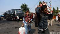 Rindu Kampung, Pemudik Padati Terminal Kalideres