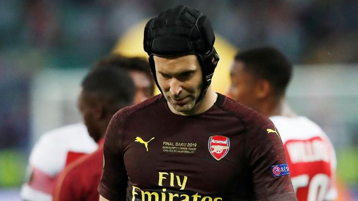 Tak ada trofi di penghujung karier Petr Cech usai Arsenal kalah dari Chelsea di final Liga Europa (Foto: Maxim Shemetov/Reuters)