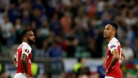 Duet bomber Arsenal Pierre-Emerick Aubameyang dan Alexandre Lacazette pantas dikritik karena keduanya tampil buruk di laga final. Tak banyak peluang yang dibuat oleh mereka. (Lee Smith/REUTERS)