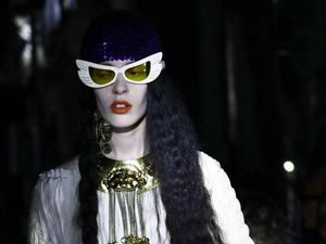 Protes UU Anti-aborsi, Gucci Rilis Gaun Bergambar Uterus Wanita