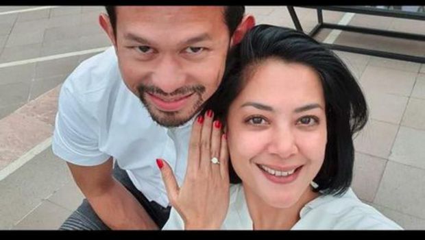 Lulu Tobing dan kekasih dikabarkan menikah