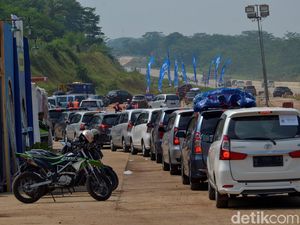 Terjebak di Cikampek, BBM Menipis Saat di Tol Batang