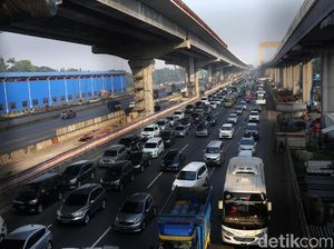 Tol Jakarta Cikampek Padat Merayap