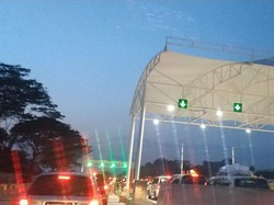 Gerbang Tol Cikampek Utama Mengular 3 Km, Ada Pemudik Terjebak 1 Jam