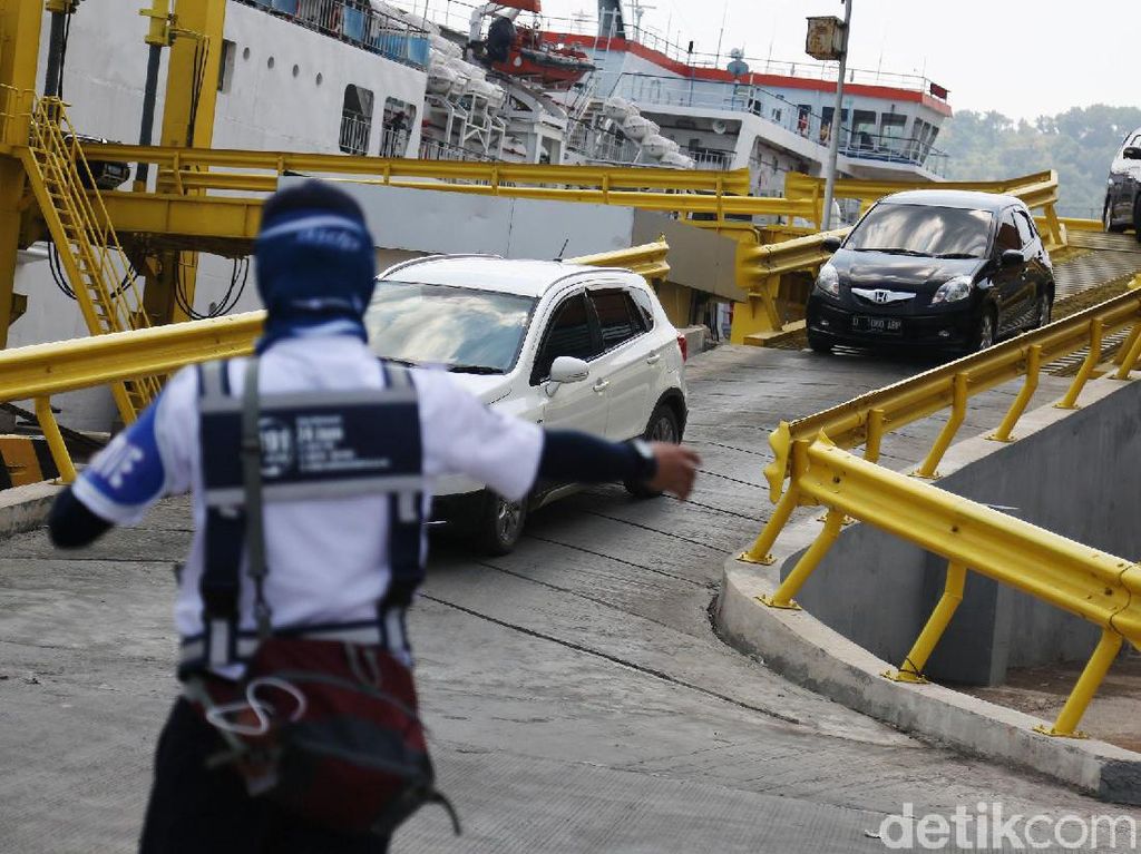 ASDP Terapkan Diferensiasi Pemudik di Pelabuhan Merak-Bakauheni ASDP Terapkan Diferensiasi Pemudik di Pelabuhan Merak-Bakauheni