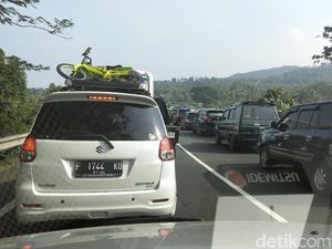 H-6 Lebaran: Gerbang Tol Merak Macet Parah, Pemudik Stuck 2 Jam
