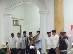 Buka Bareng di Jakut, Anies Ingatkan Warga Jaga Rumah Tetangga yang Mudik