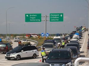 One Way di Km 70 Tol Cikampek-Km 263 Brebes Barat Dimulai, Lalin Lancar One Way di Km 70 Tol Cikampek-Km 263 Brebes Barat Dimulai, Lalin Lancar