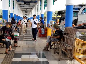 Pemudik yang Tiba di Terminal Indihiang Tasikmalaya Meningkat