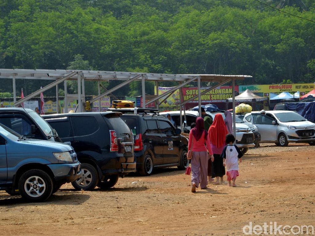 Pengelola Antisipasi Rest Area Overload Pemudik di Tol Batang Pengelola Antisipasi Rest Area Overload Pemudik di Tol Batang