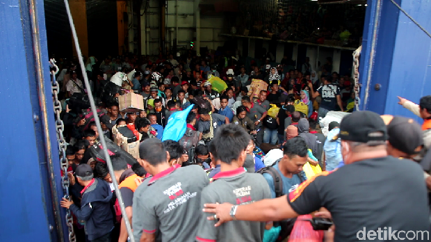 2 Malam di Top Deck Kapal Tanpa Penutup Demi Mudik ke Parepare