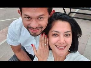 Lulu Tobing Jadi Istri Paling Bahagia di Ultah ke-42 Lulu Tobing Jadi Istri Paling Bahagia di Ultah ke-42