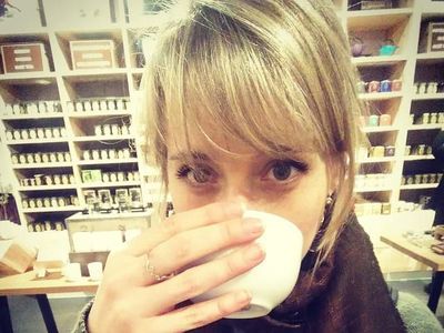Sebelum Berakhir di Sekte Seks, Bintang Serial Allison Mack Juga  Penggemar Kopi