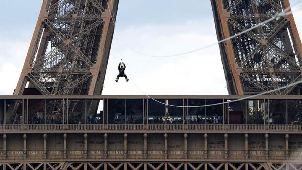Foto: Saat Menara Eiffel Tidak Lagi Romantis
