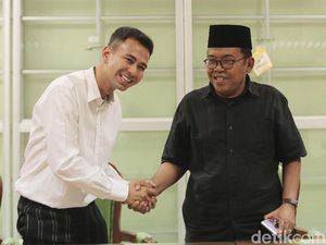 Raffi Ahmad Minta Maaf di Kantor MUI Raffi Ahmad Minta Maaf di Kantor MUI
