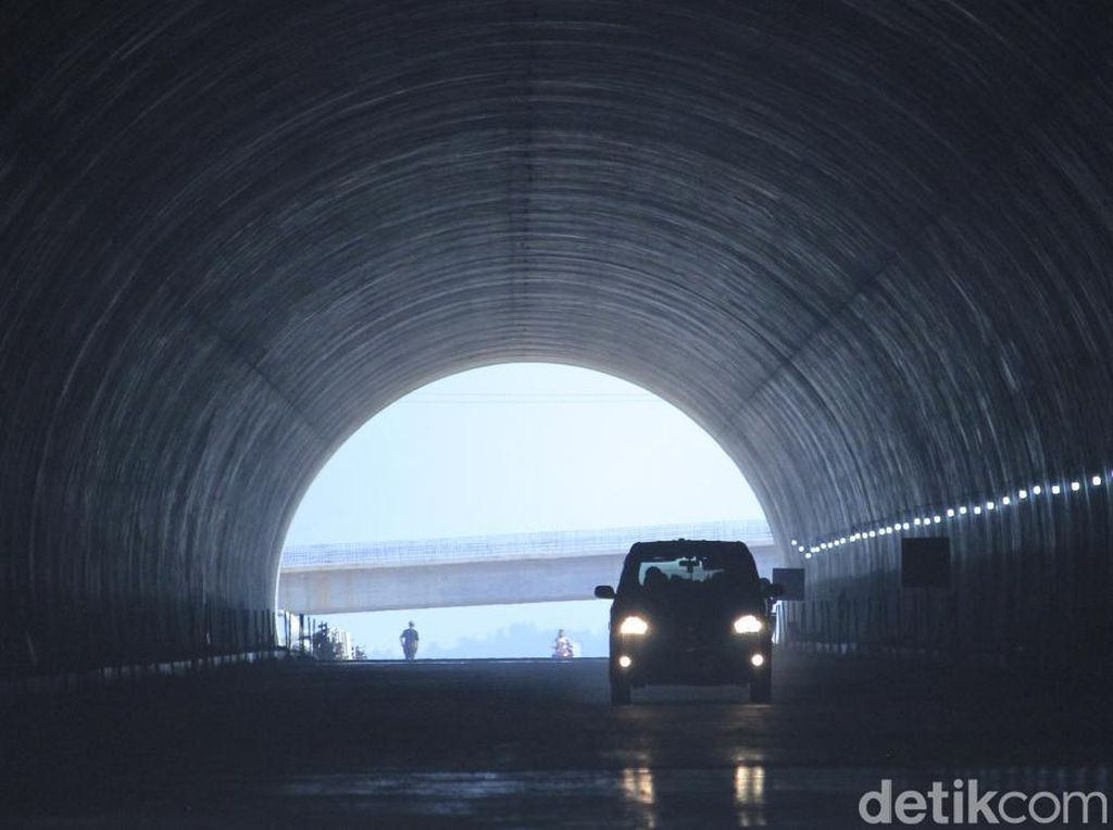 Jalan Panjang Proyek Tol Cisumdawu yang Tak Kunjung Rampung Jalan Panjang Proyek Tol Cisumdawu yang Tak Kunjung Rampung