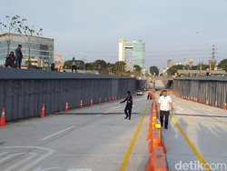 Risma Resmikan Underpass Pertama di Surabaya