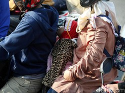 Terpaksa Bawa Anak Naik Motor? Jangan Lupa Diikat Pakai Tali!