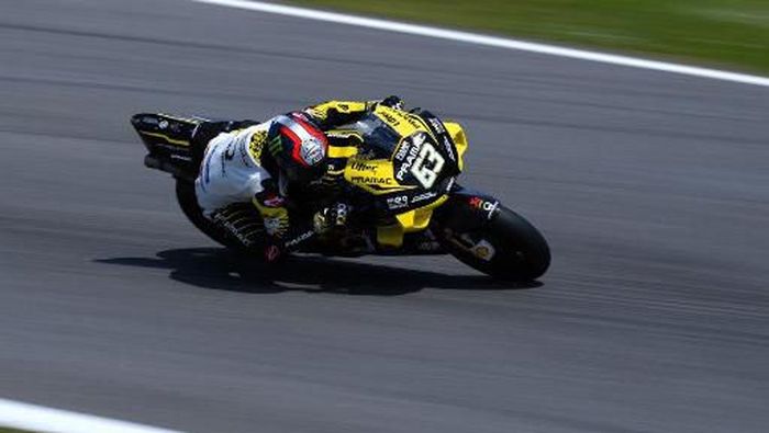 Pebalap Alma Pramac Ducati Pecco Bagnaia menjadi yang tercepat di Free Practice kedua MotoGP Italia.  (Foto: Tiziana FABI / AFP)