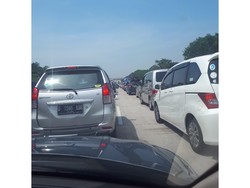 Ada Evakuasi Bus Kecelakaan, Tol Batang Arah Semarang Macet Panjang